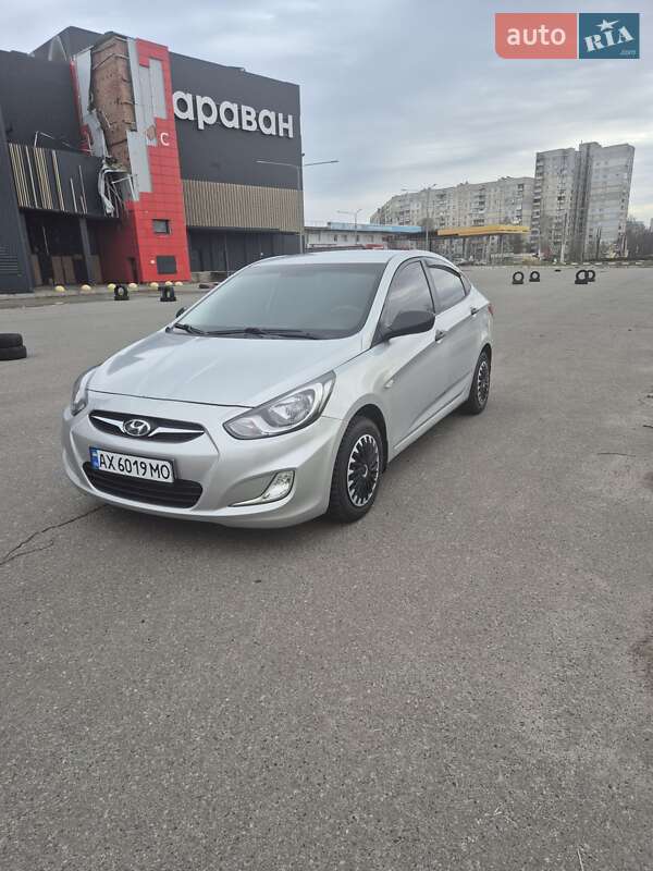 Hyundai Accent 2011
