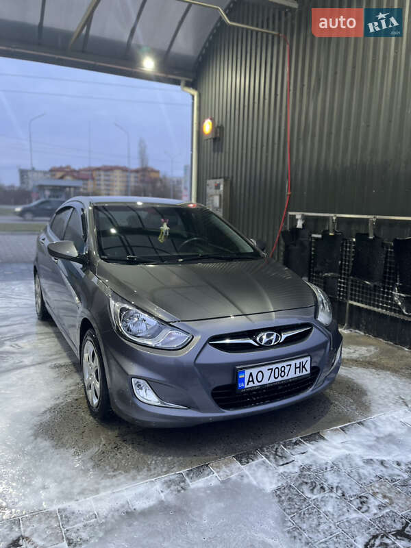 Hyundai Accent 2012