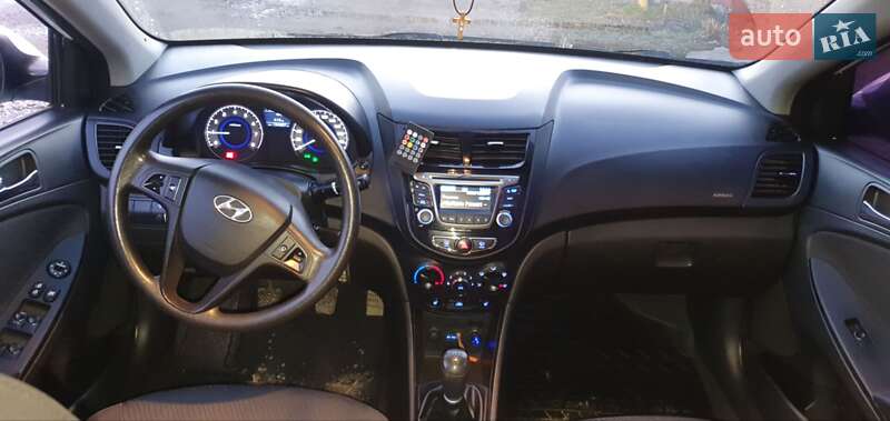 Седан Hyundai Accent 2012 в Стебнику