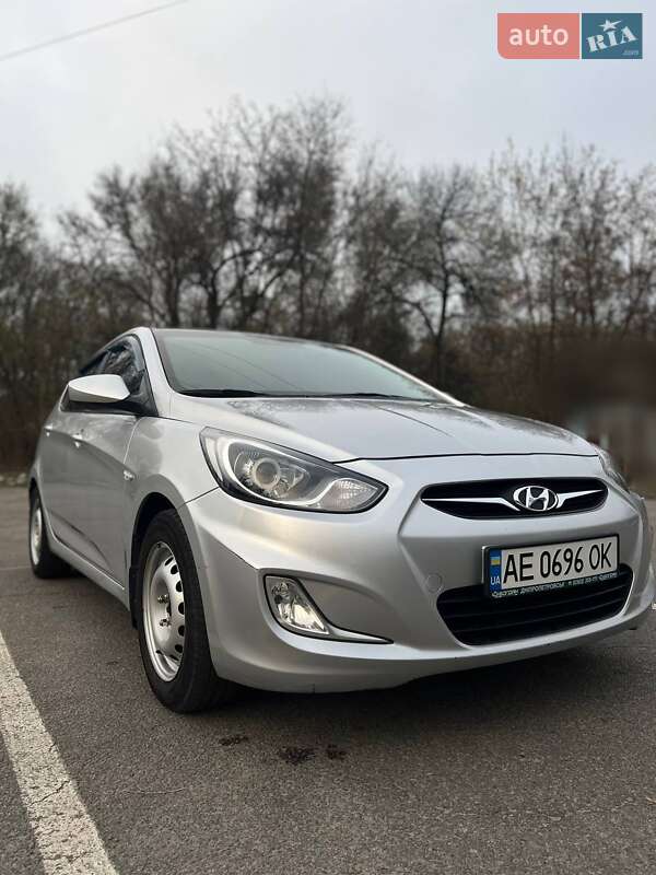 Хэтчбек Hyundai Accent 2012 в Днепре