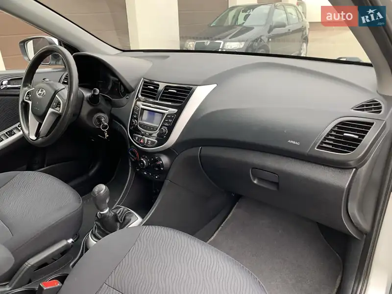 Hyundai Accent 2012