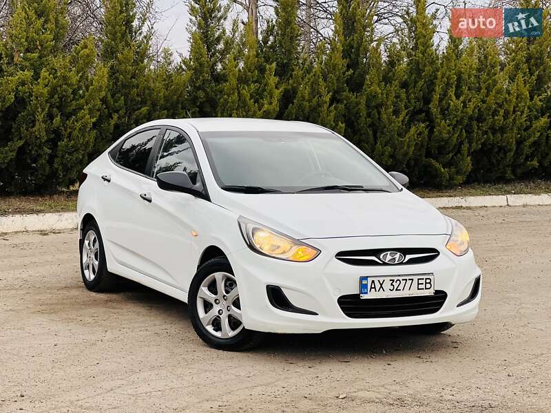 Седан Hyundai Accent 2013 в 