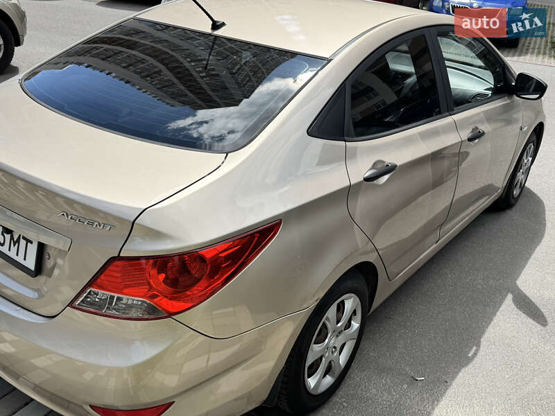 Седан Hyundai Accent 2013 в Киеве