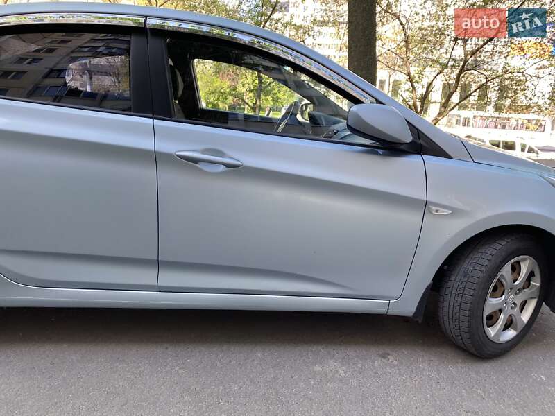 Hyundai Accent 2011