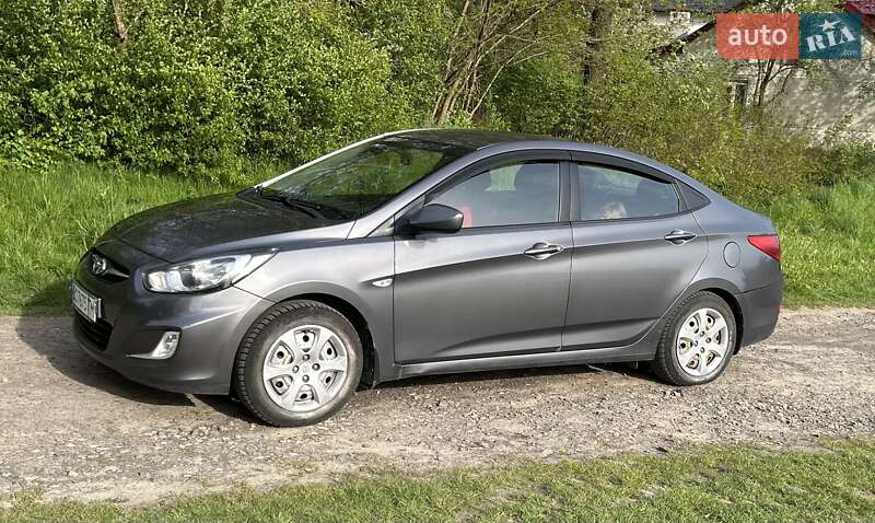 Hyundai Accent 2013