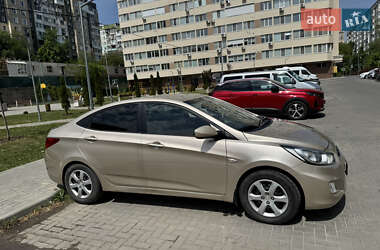 Седан Hyundai Accent 2011 в 
