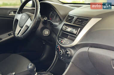 Седан Hyundai Accent 2013 в 