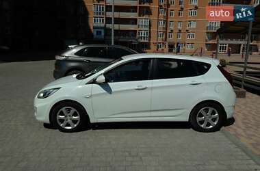 Хэтчбек Hyundai Accent 2012 в 