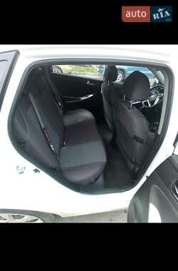 Хэтчбек Hyundai Accent 2012 в 