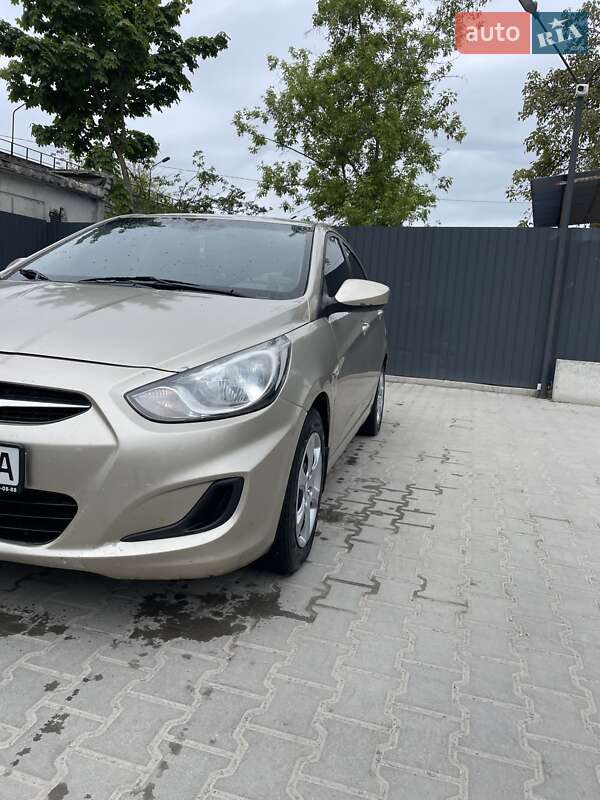 Седан Hyundai Accent 2011 в Тернополе