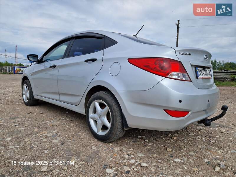 Седан Hyundai Accent 2011 в Глухове