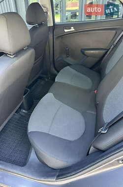 Седан Hyundai Accent 2012 в 