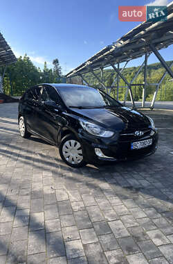 Хэтчбек Hyundai Accent 2012 в 