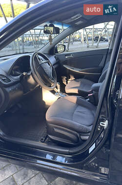 Хэтчбек Hyundai Accent 2012 в 