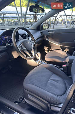 Хэтчбек Hyundai Accent 2012 в 
