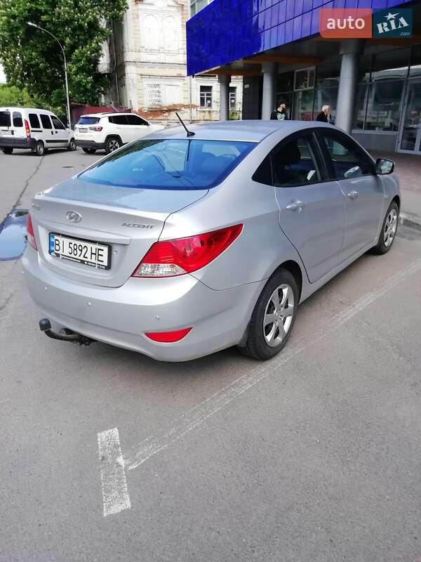 Седан Hyundai Accent 2012 в Карловке
