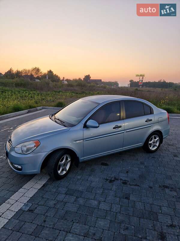 Седан Hyundai Accent 2008 в Новояворівську