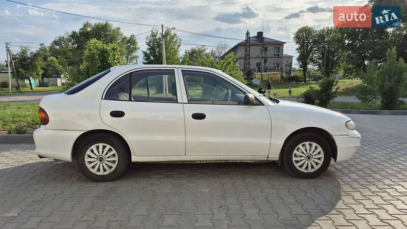 Ліфтбек Hyundai Accent 1996 в Кам'янському