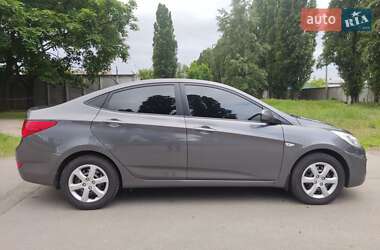 Седан Hyundai Accent 2013 в 