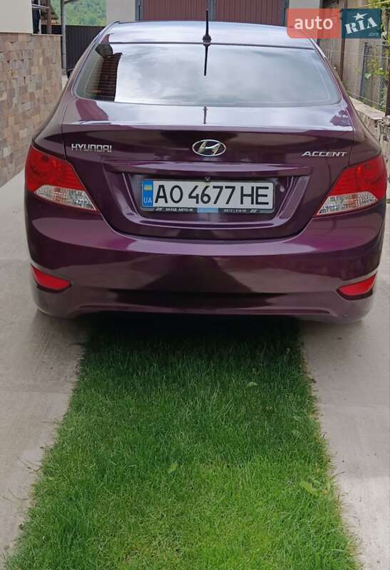 Седан Hyundai Accent 2011 в Ужгороді