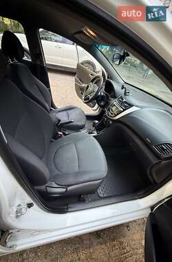 Седан Hyundai Accent 2011 в 