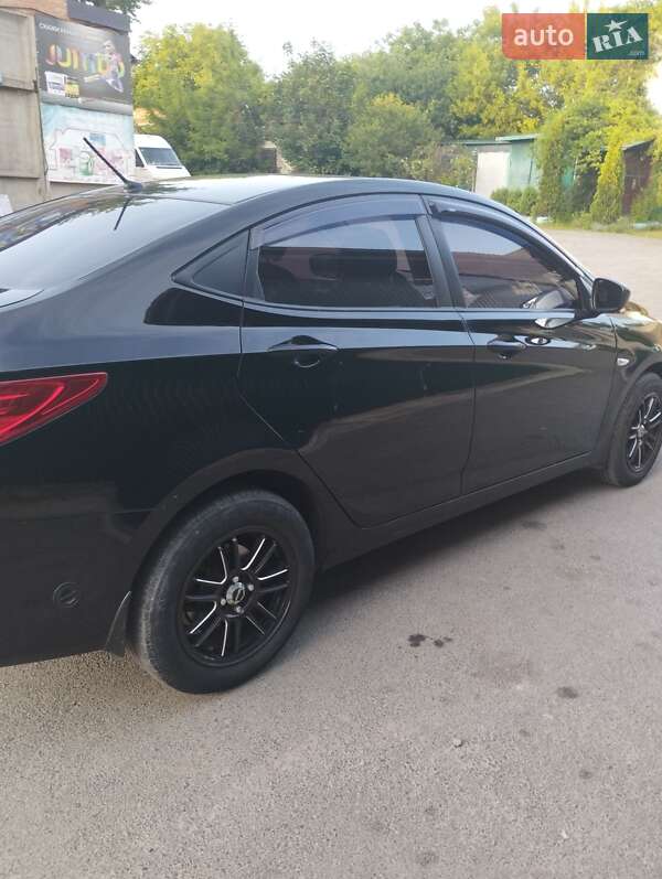 Седан Hyundai Accent 2013 в Ладыжине