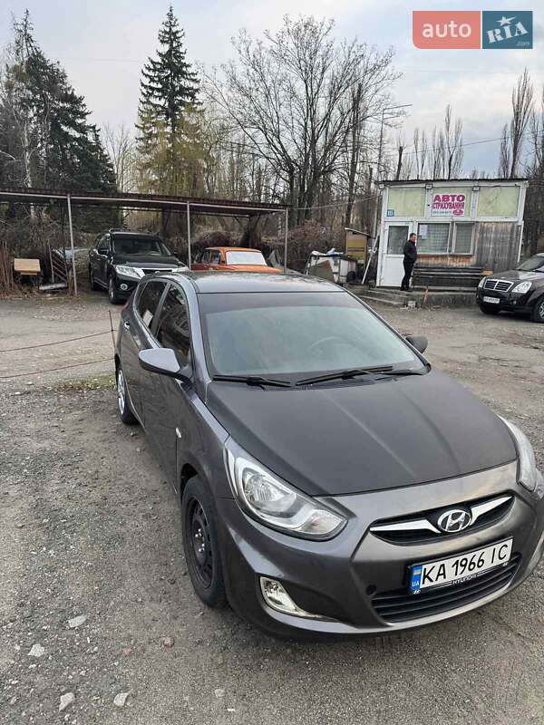 Hyundai Accent 2012