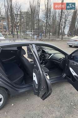 Хэтчбек Hyundai Accent 2012 в 