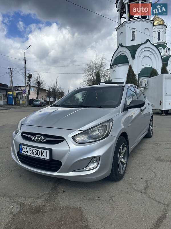 Седан Hyundai Accent 2013 в Корсунь-Шевченківському