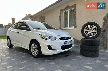 Седан Hyundai Accent 2013 в Дубні