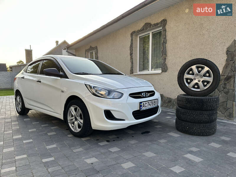 Hyundai Accent 2013