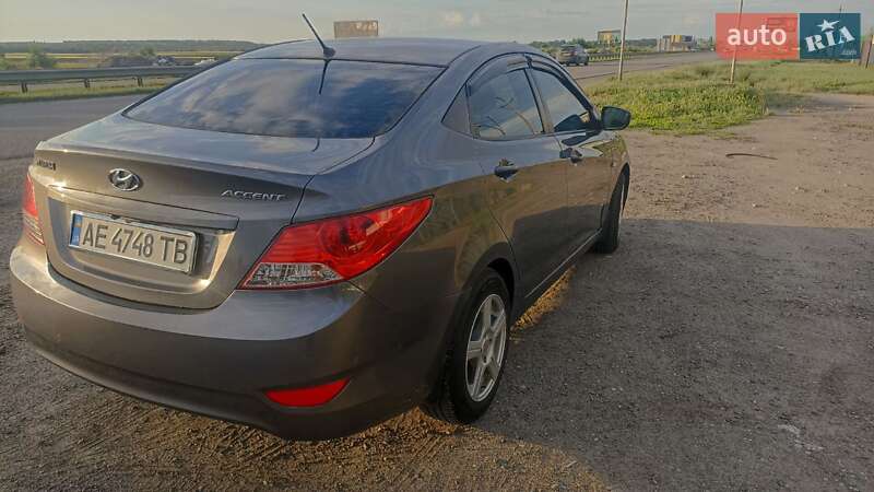 Седан Hyundai Accent 2013 в Дніпрі