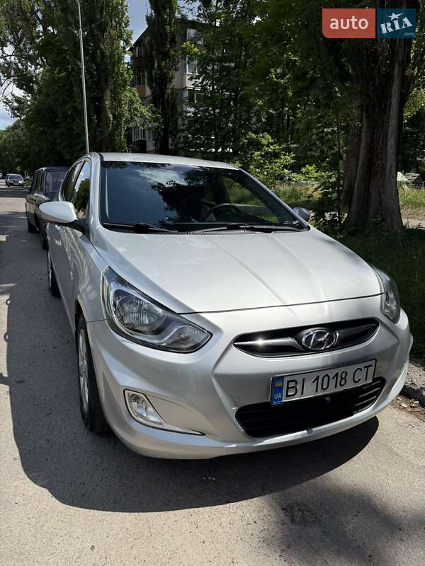 Hyundai Accent 2012