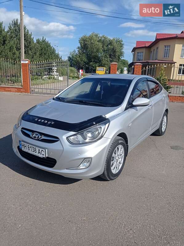 Hyundai Accent 2011