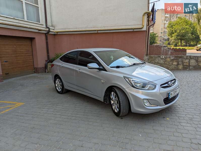 Седан Hyundai Accent 2011 в Івано-Франківську