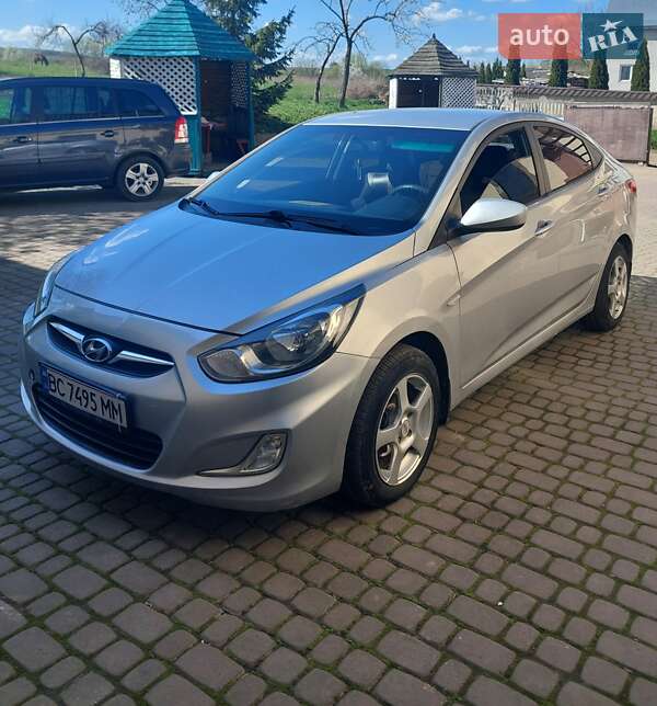 Hyundai Accent 2011