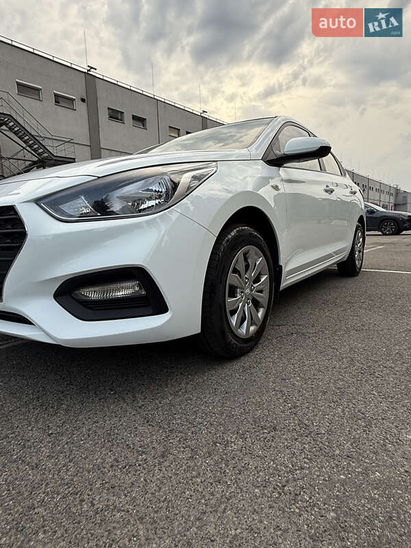 Седан Hyundai Accent 2017 в Киеве