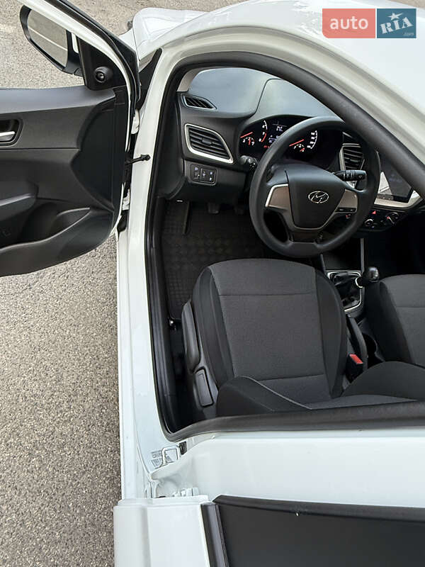 Седан Hyundai Accent 2017 в Киеве