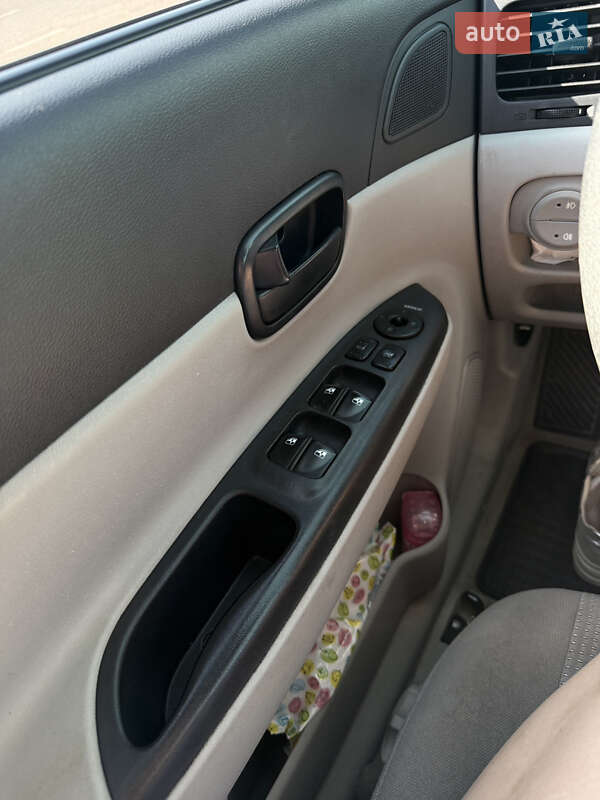 Седан Hyundai Accent 2008 в Днепре