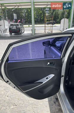 Седан Hyundai Accent 2011 в 