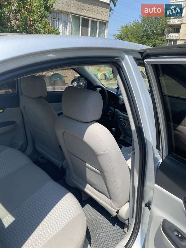Седан Hyundai Accent 2008 в Днепре