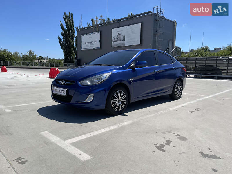 Hyundai Accent 2012