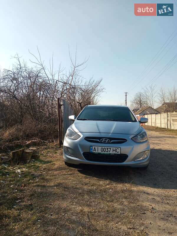 Hyundai Accent 2011