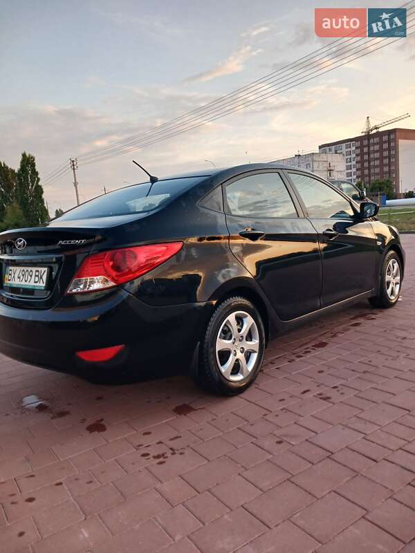 Седан Hyundai Accent 2013 в Нетешине