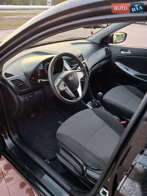 Седан Hyundai Accent 2013 в Нетешине