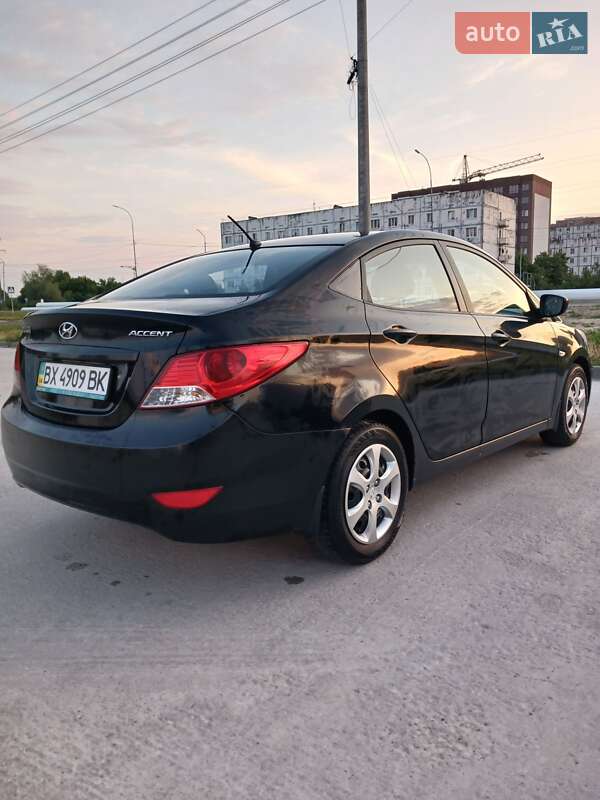 Седан Hyundai Accent 2013 в Нетешине