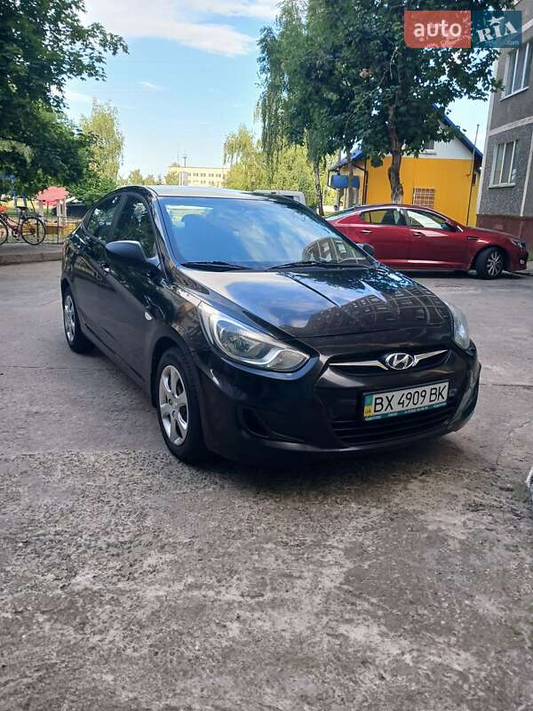 Седан Hyundai Accent 2013 в Нетешине