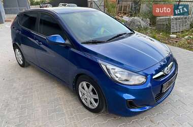 Хэтчбек Hyundai Accent 2015 в 