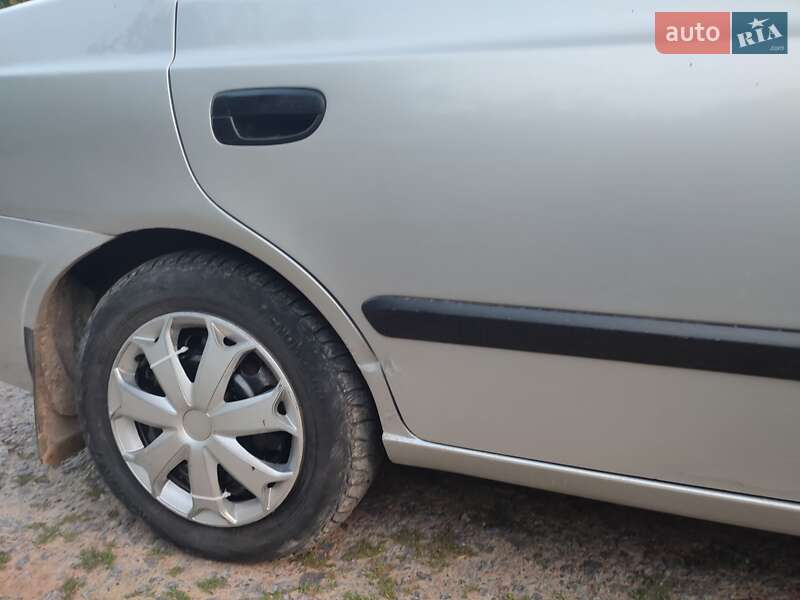 Седан Hyundai Accent 2004 в Баре