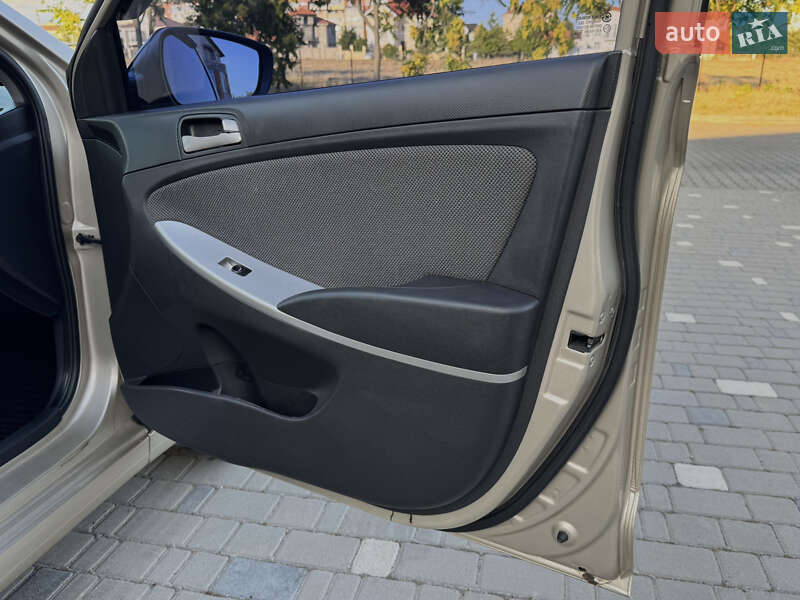 Седан Hyundai Accent 2013 в Одессе